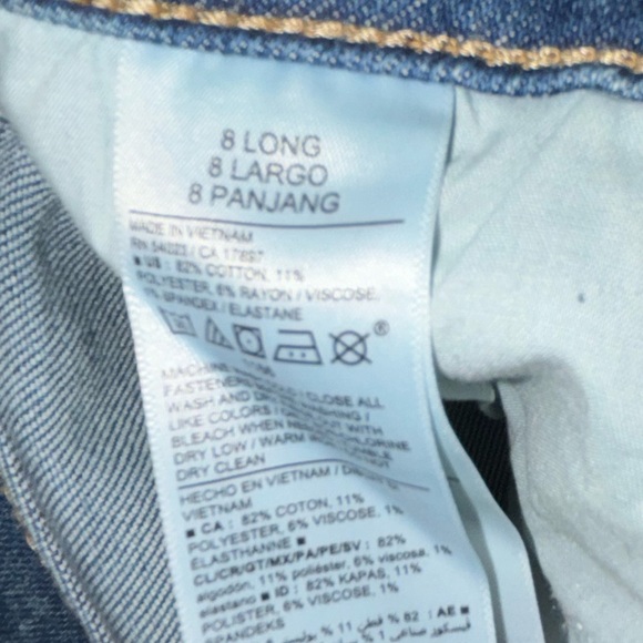 Mid-Rise distressed jeans - Picture 6 of 6